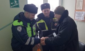 В Кореновске госавтоинспекторы экстренно доставили в больницу водителя с инсультом